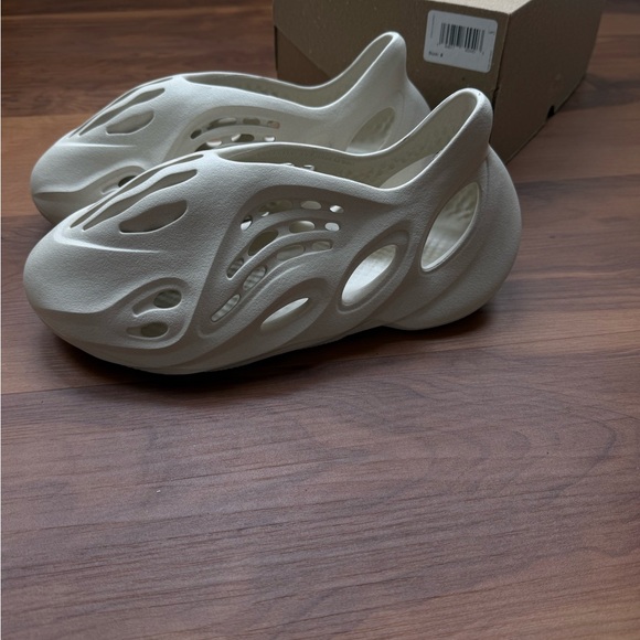 Yeezy Foam Runner - Picture 5 of 8